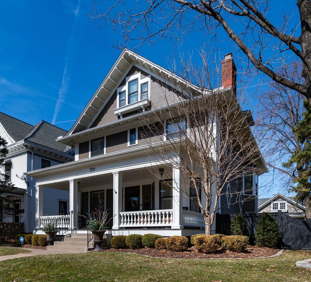 Photo of 789 Lincoln Avenue, Saint Paul, MN 55105 (MLS # 7033179)