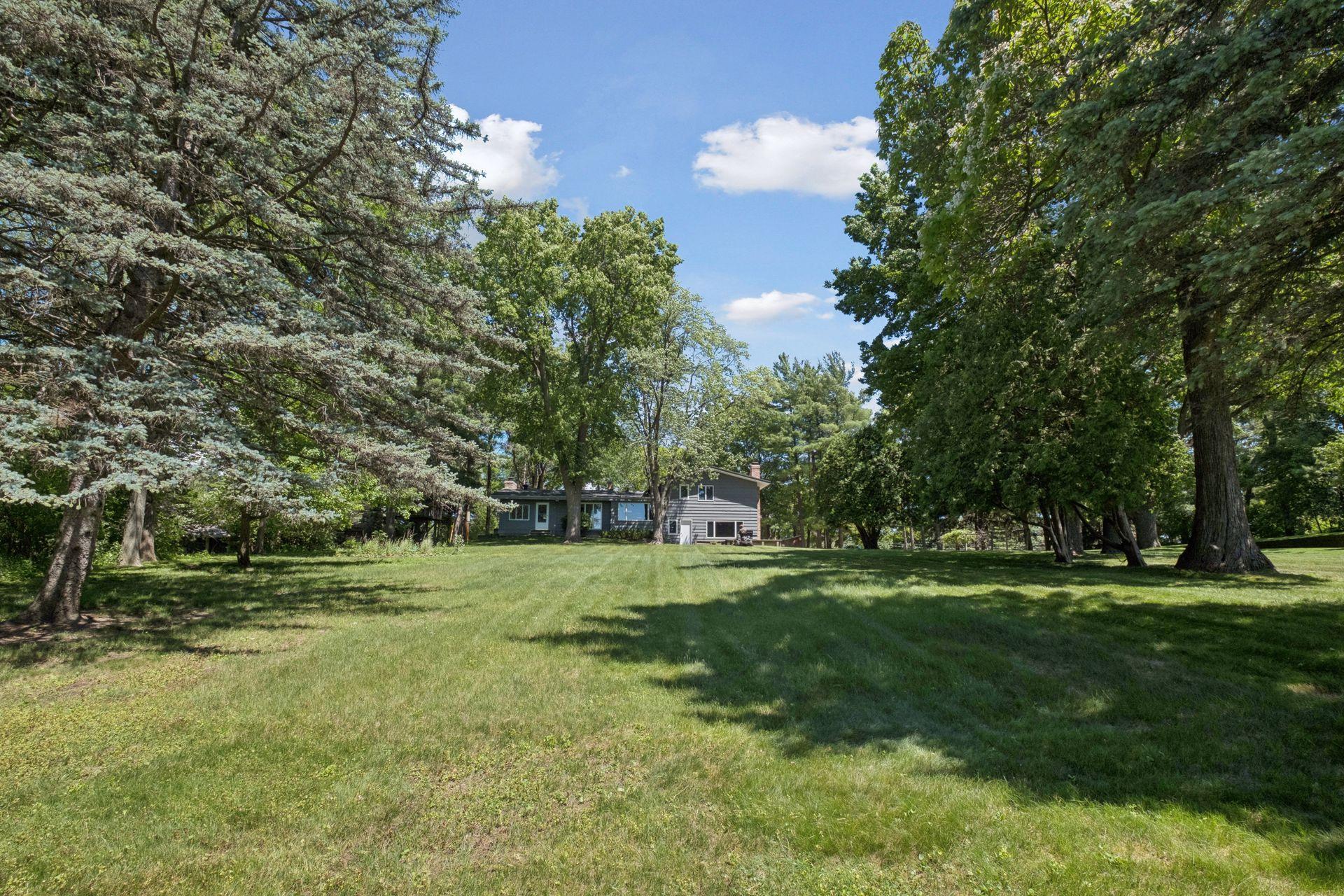 1835 Hunter Lane