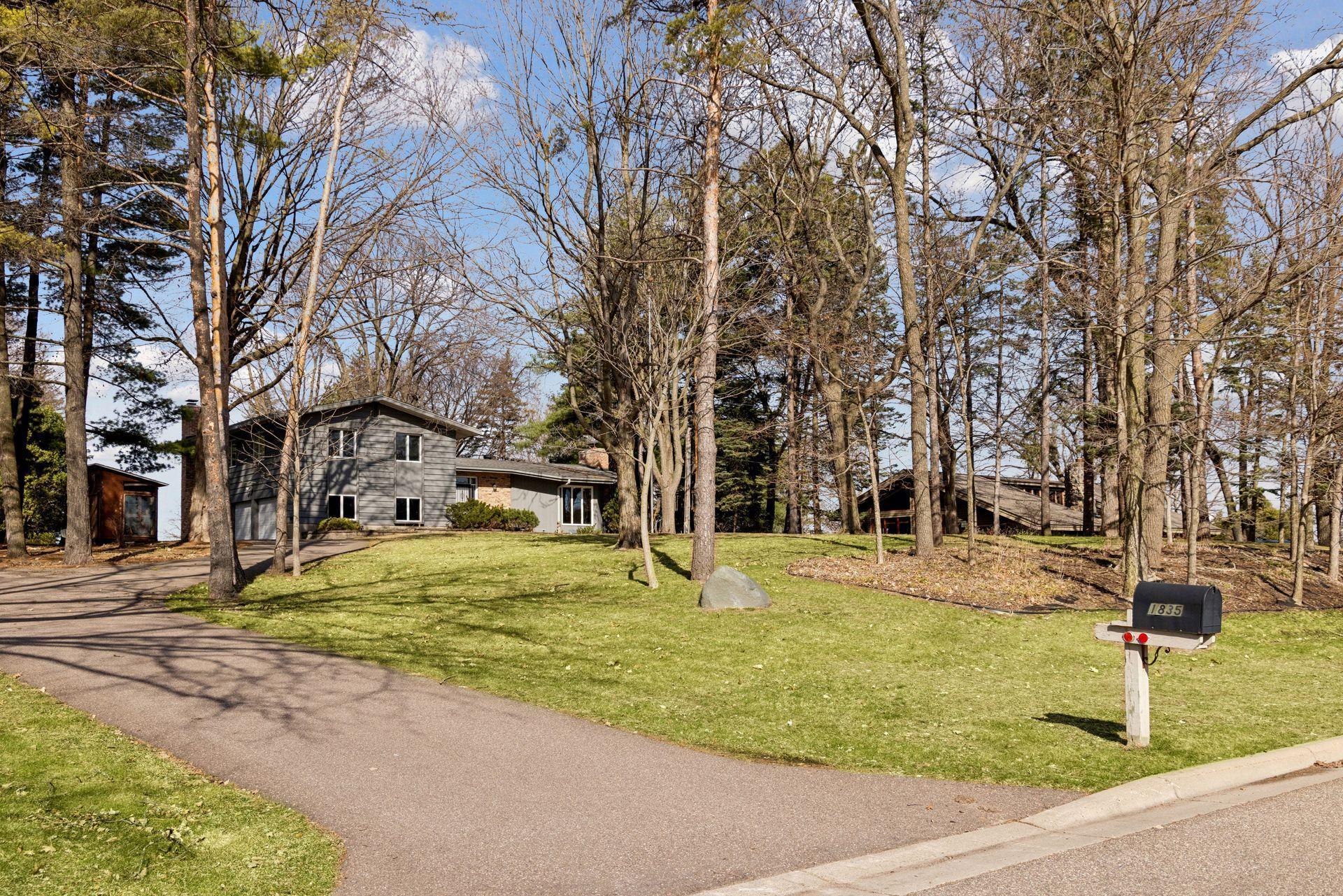 1835 Hunter Lane