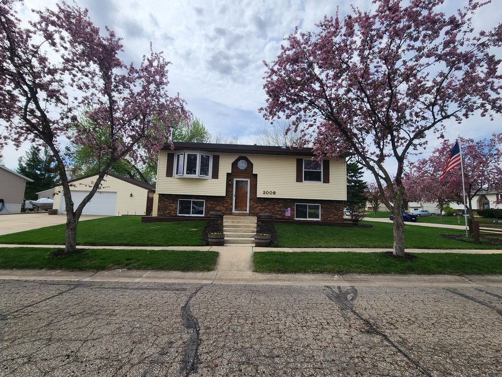 Photo of 2008 46th Street NW, Rochester, MN 55901 (MLS # 7063716)