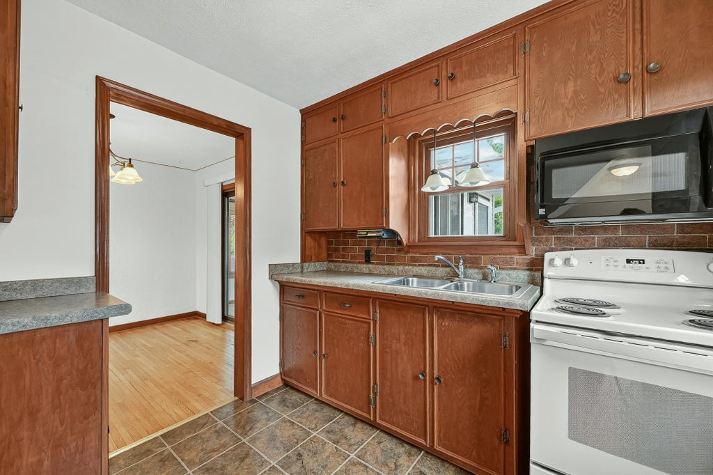 Photo of 12 11th Avenue SE, Rochester, MN 55904 (MLS # 7159056)