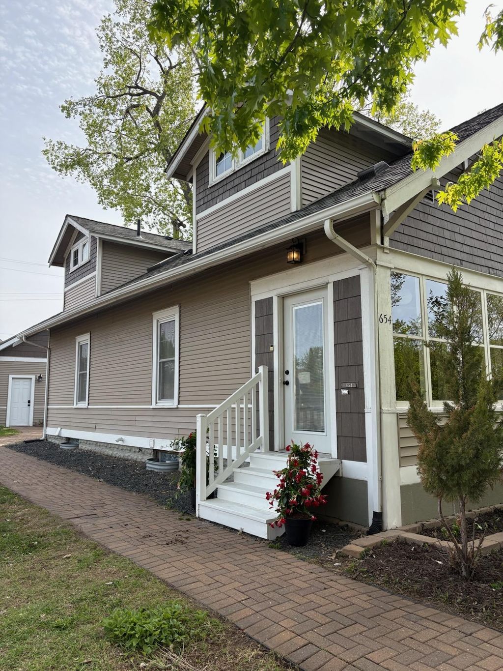 Photo of 654 Carroll Avenue, Saint Paul, MN 55104 (MLS # 7067740)