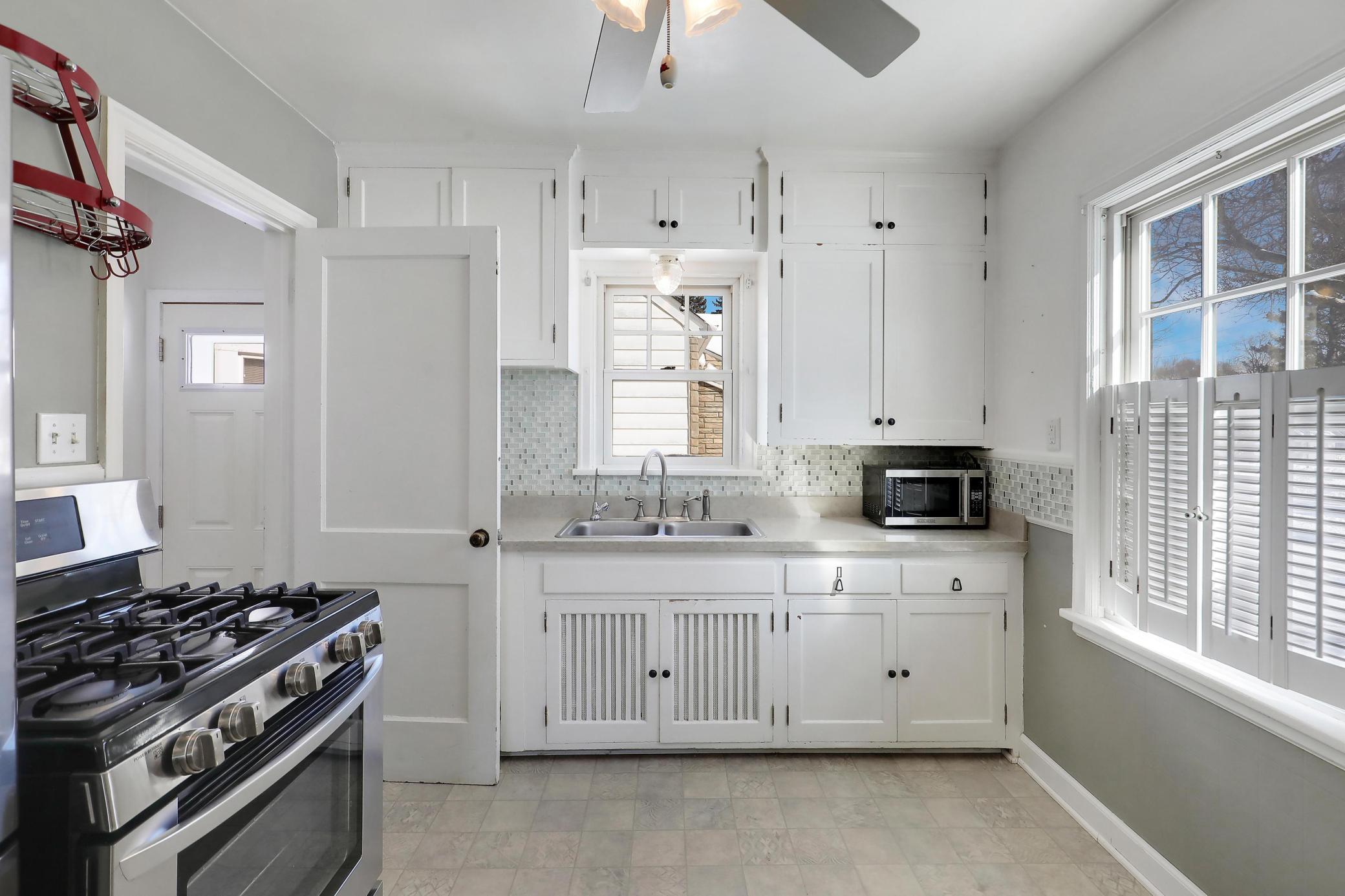 1623 Dunlap Street N