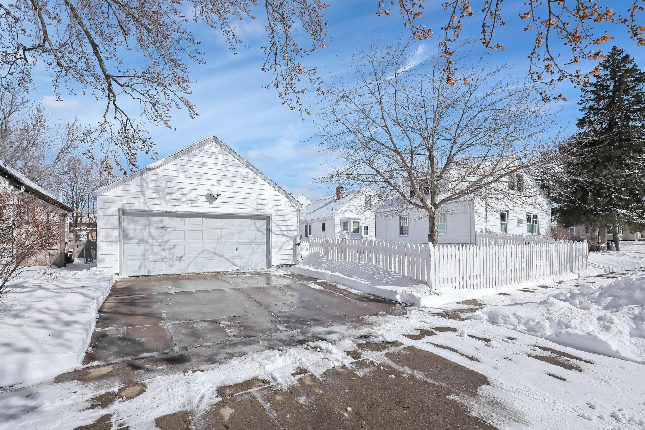 1623 Dunlap Street N