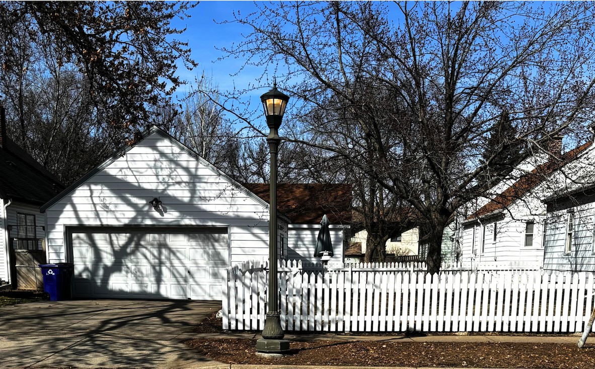 1623 Dunlap Street N