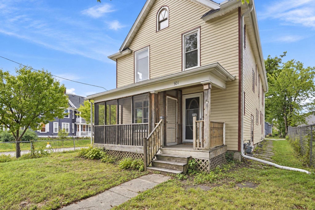 Photo of 501 Newton Avenue N, Minneapolis, MN 55405 (MLS # 7149370)