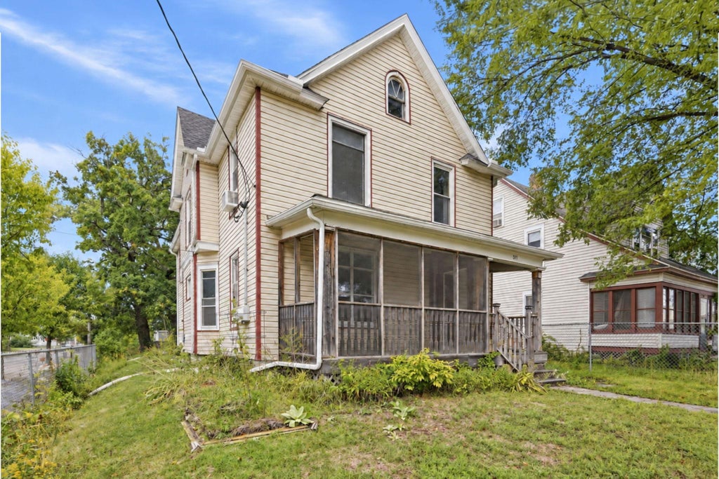 Photo of 501 Newton Avenue N, Minneapolis, MN 55405 (MLS # 7149370)