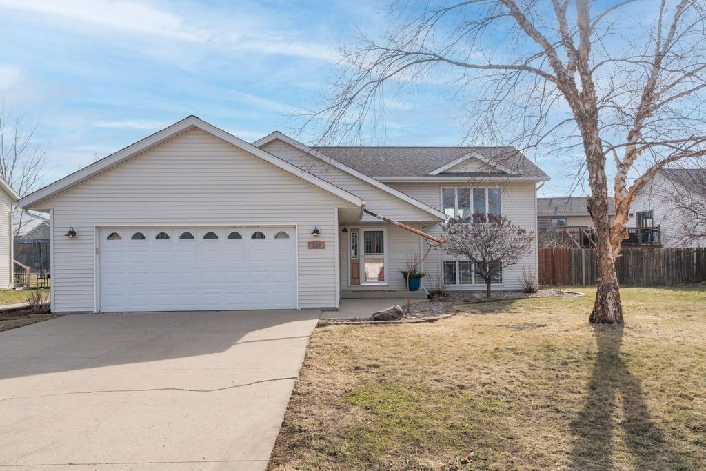 Photo of 220 Cole Court, Mankato, MN 56001 (MLS # 7042743)