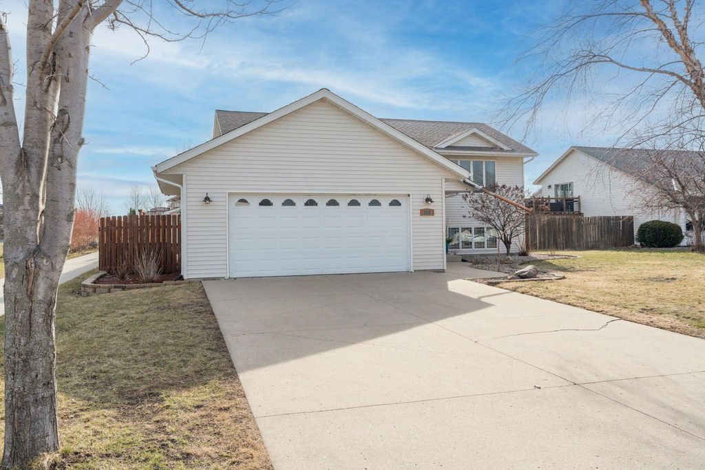 Photo of 220 Cole Court, Mankato, MN 56001 (MLS # 7042743)