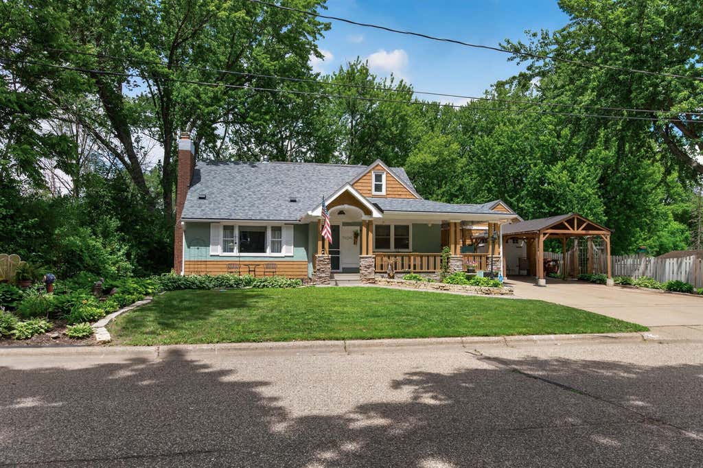 Photo of 6044 48th Street N, Oakdale, MN 55128 (MLS # 7121378)