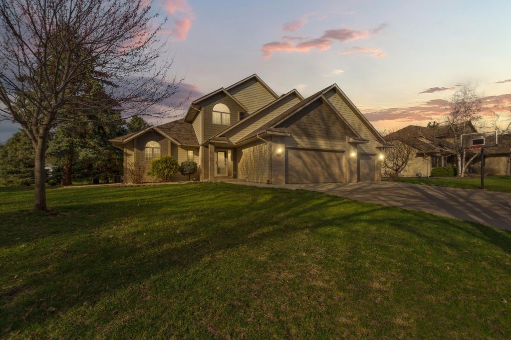 Photo of 1526 Castle Drive, North Mankato, MN 56003 (MLS # 7057121)