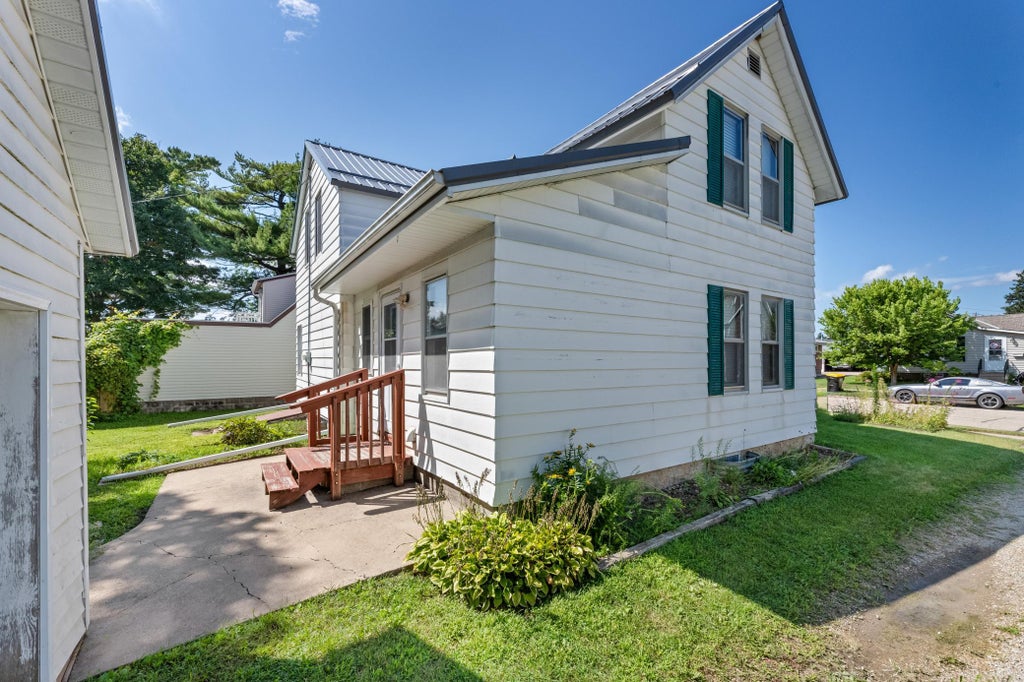 Photo of 318 E Grove Street, Caledonia, MN 55921 (MLS # 7144533)
