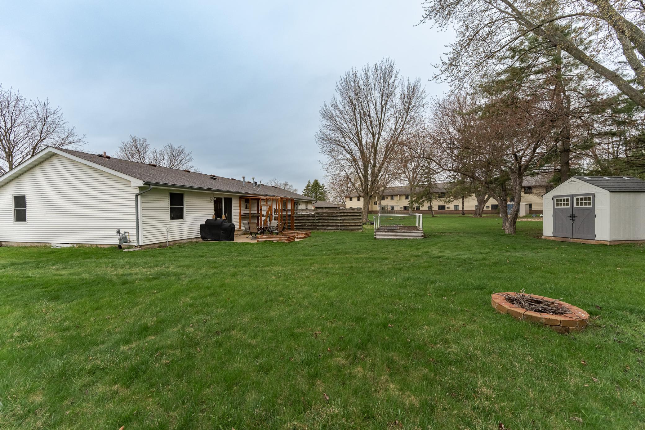 211 Theresa Court SE