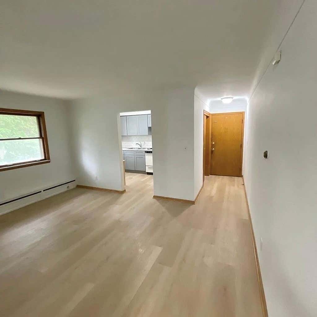 Photo of 616 Ivy Avenue E, Saint Paul, MN 55101 (MLS # 7127470)