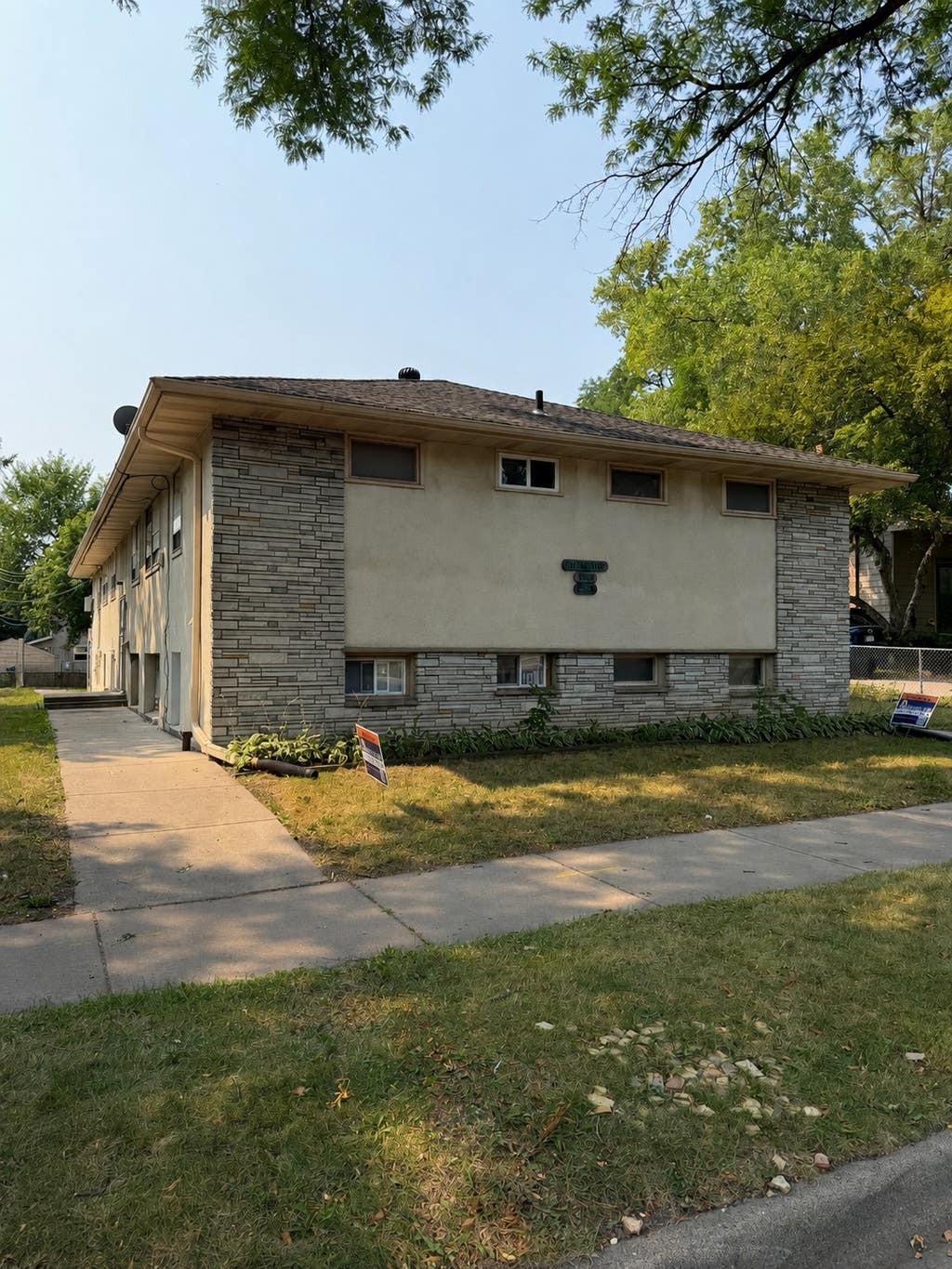 Photo of 616 Ivy Avenue E, Saint Paul, MN 55101 (MLS # 7127470)