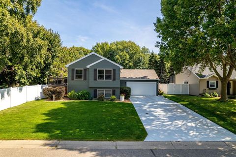 3887 Hallmark Avenue N Oakdale MN 55128