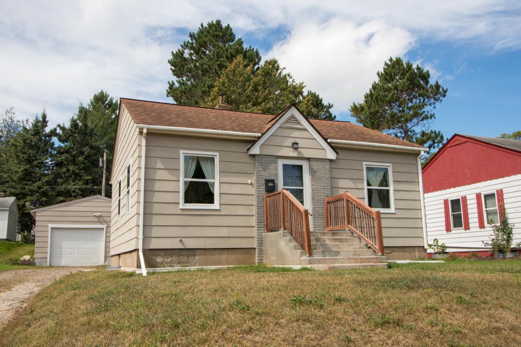 Photo of 517 NE 10th Avenue, Grand Rapids, MN 55744 (MLS # 7140007)