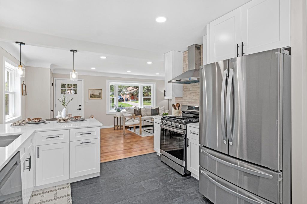 Photo of 621 5th Avenue S, Hopkins, MN 55343 (MLS # 7100902)