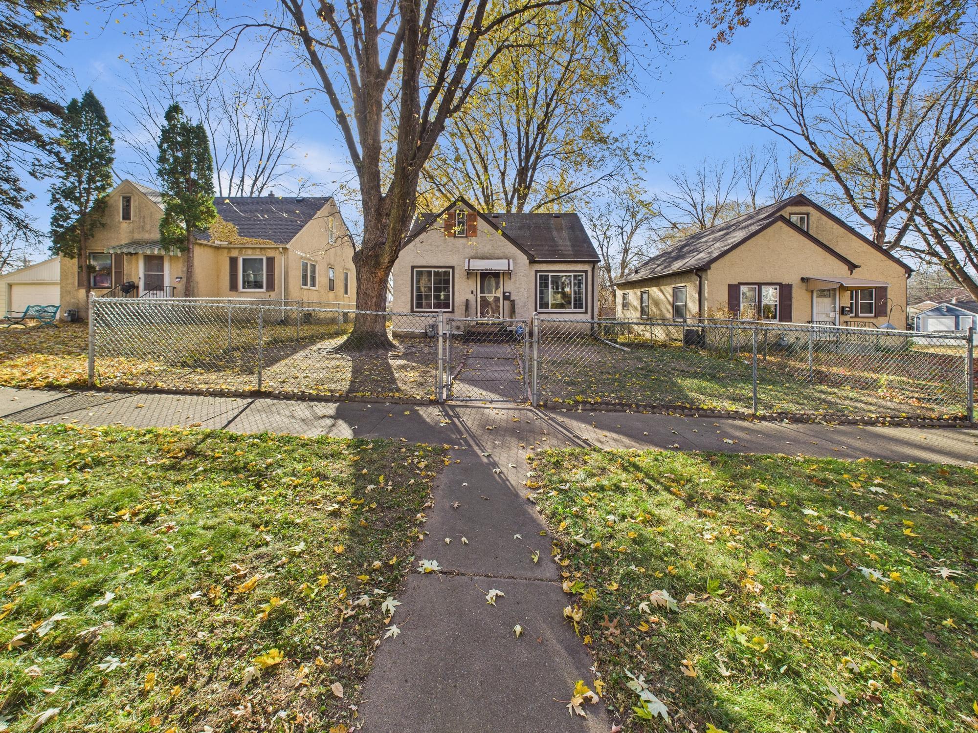 1964 Hyacinth Avenue E