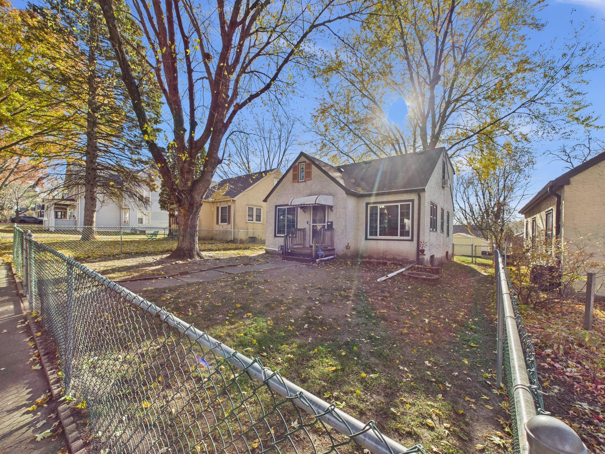 1964 Hyacinth Avenue E