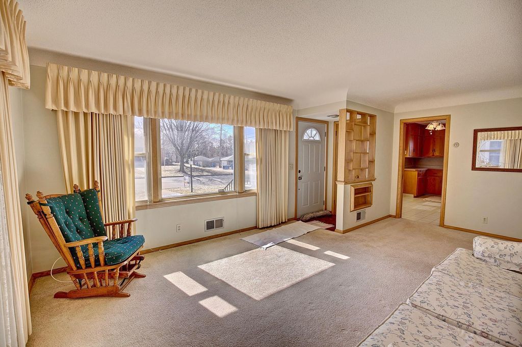 Photo of 3420 26 1/2 Avenue N, Robbinsdale, MN 55422 (MLS # 7036834)