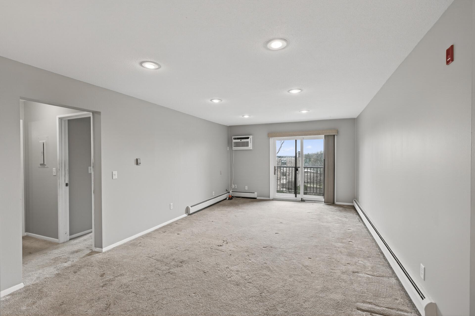 2690 Oxford Street N 239