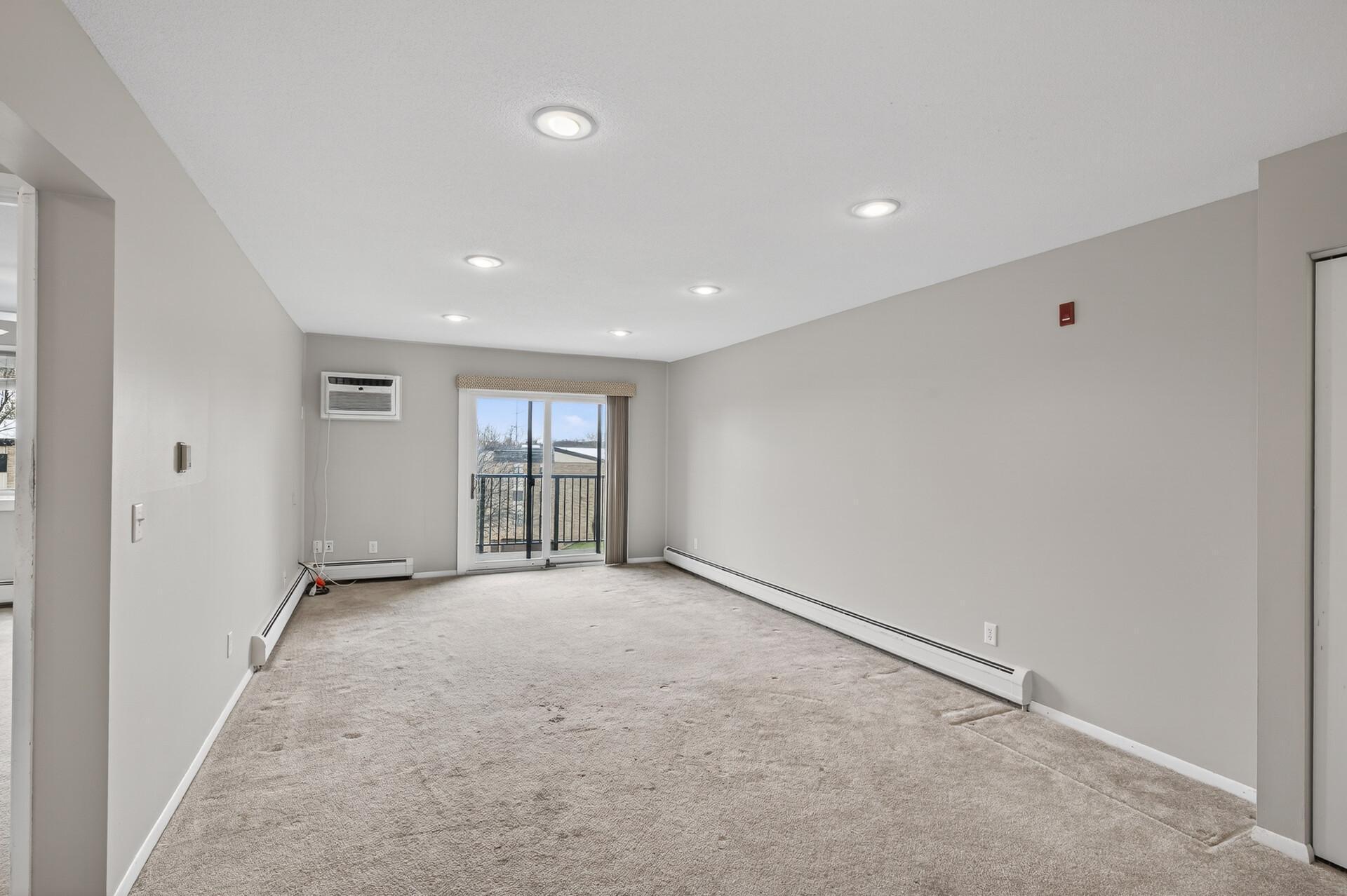 2690 Oxford Street N 239