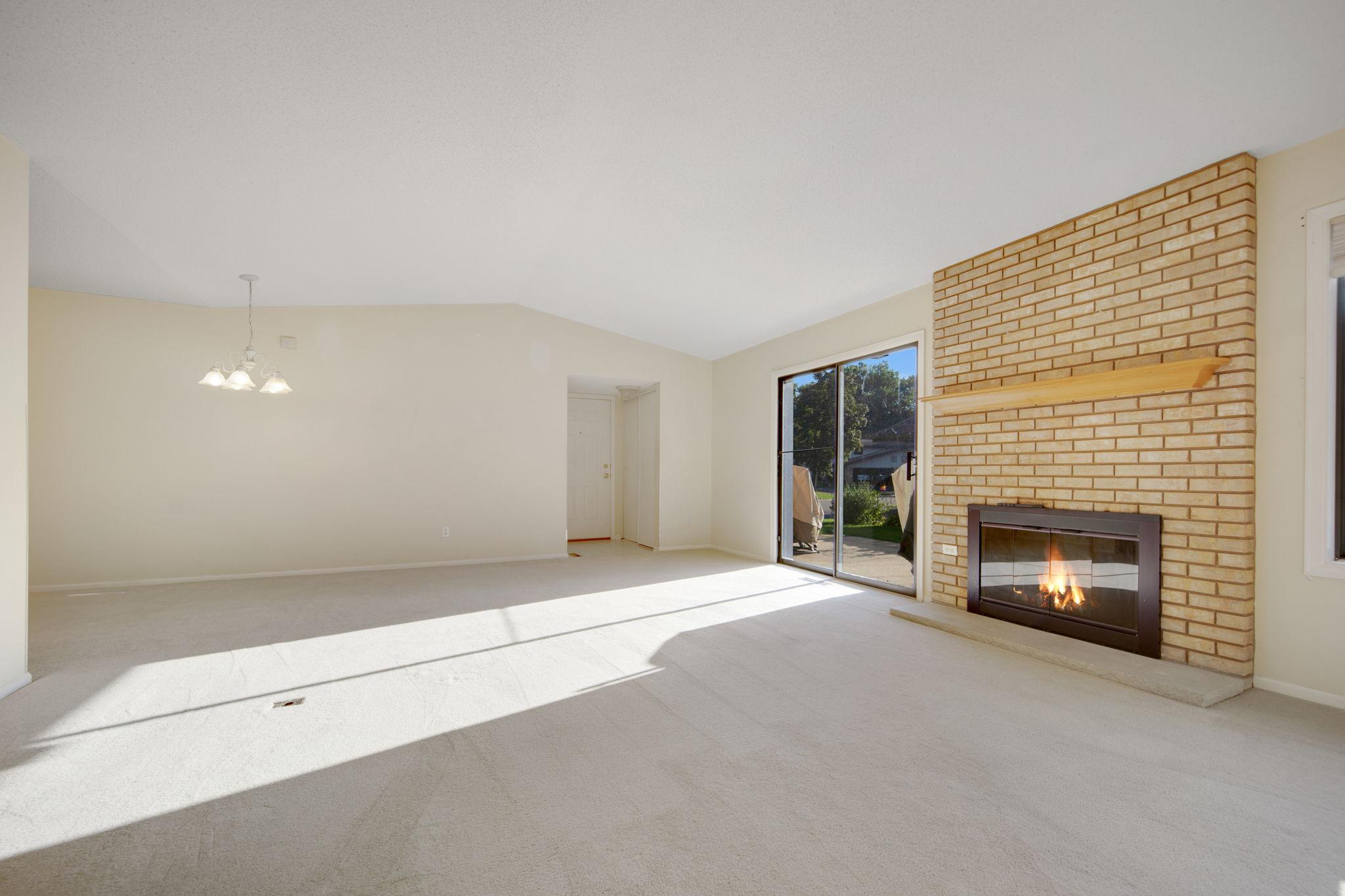 1224 Black Oaks Lane N