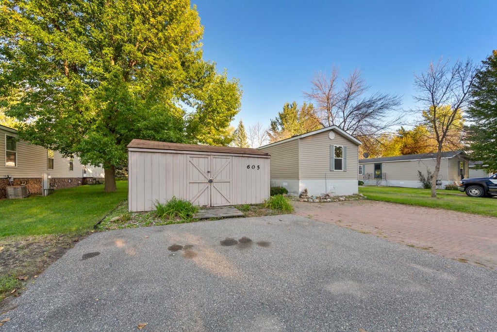 Photo of 605 E Shakespeare Avenue E, Mankato, MN 56001 (MLS # 7151036)