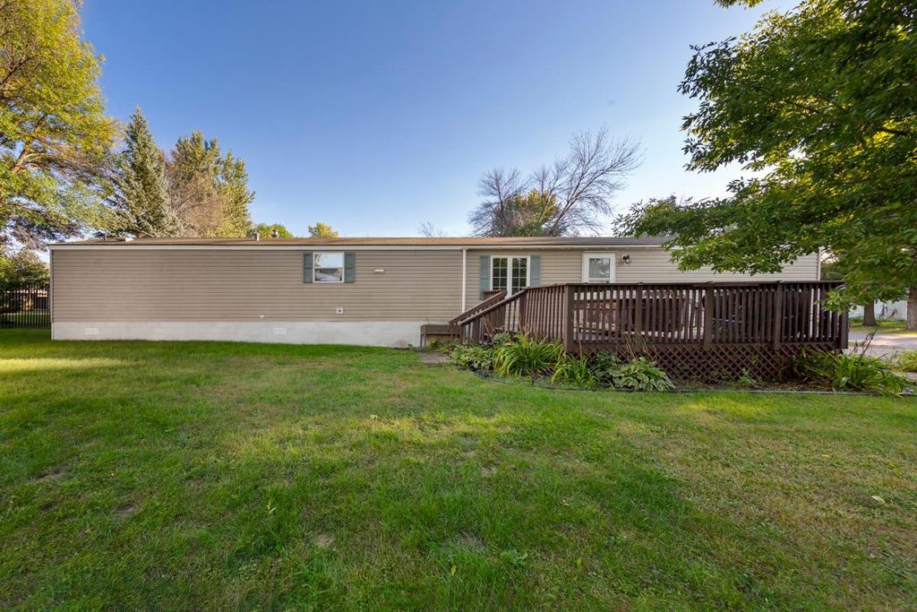 Photo of 605 E Shakespeare Avenue E, Mankato, MN 56001 (MLS # 7151036)