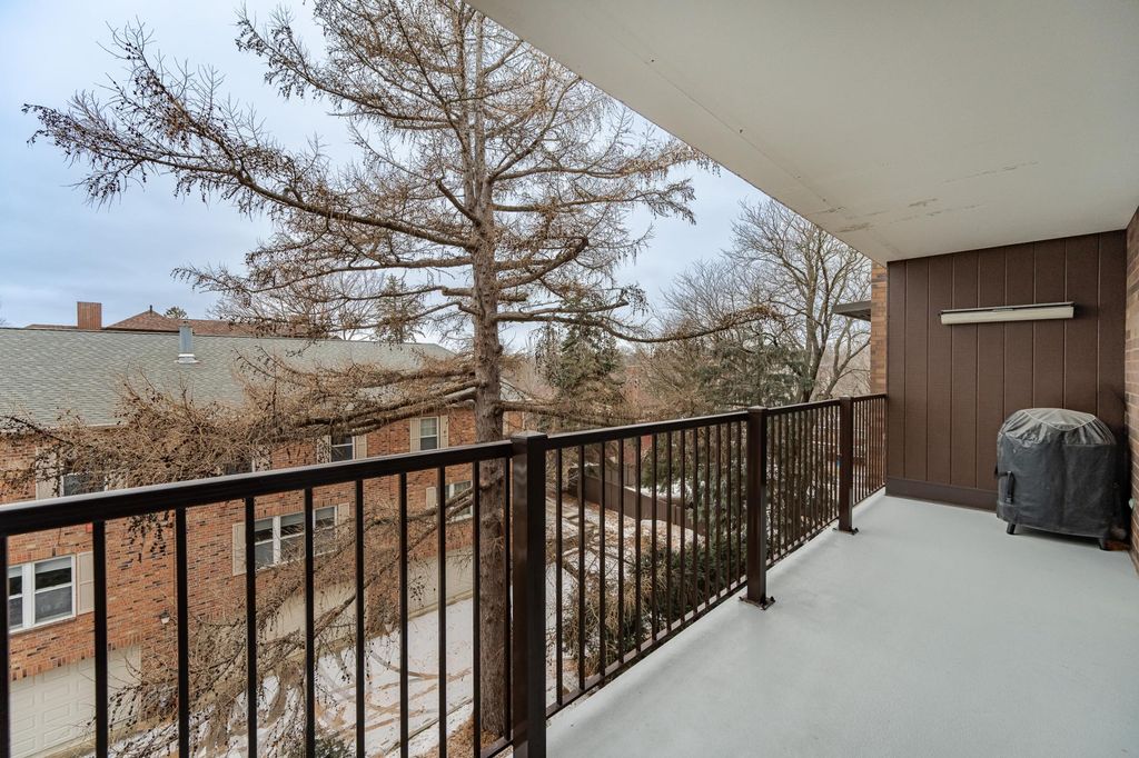Photo of 600 4th Street SW #402, Rochester, MN 55902 (MLS # 7010738)