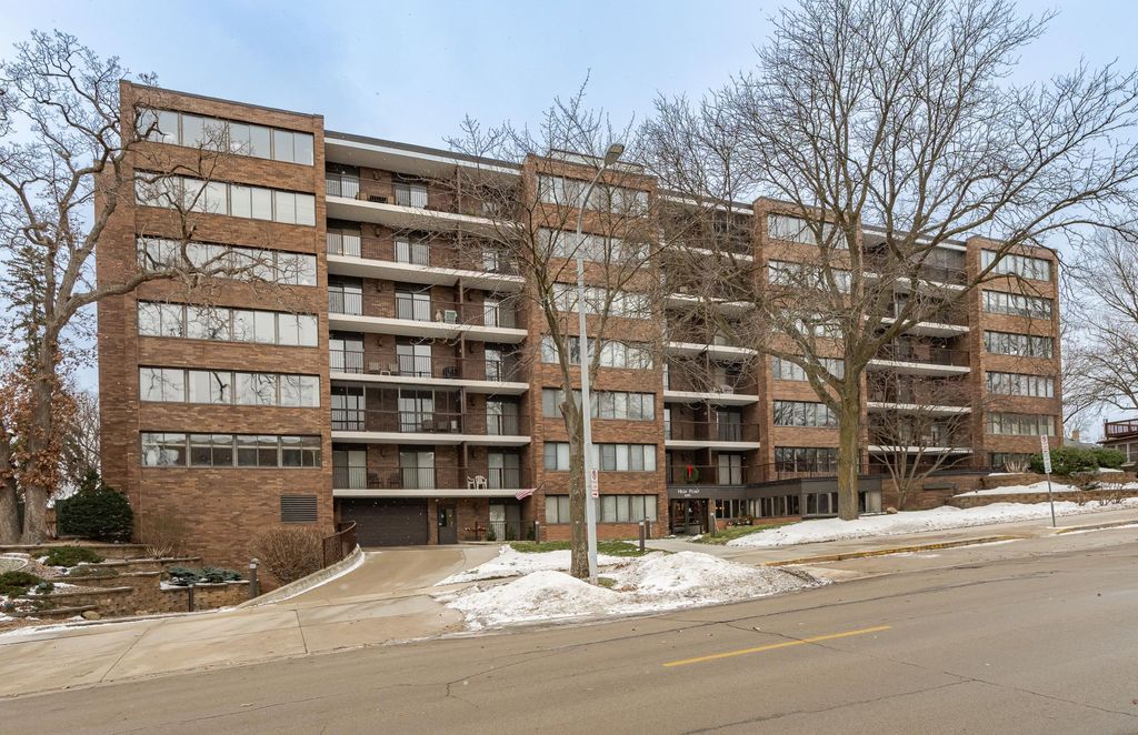 Photo of 600 4th Street SW #402, Rochester, MN 55902 (MLS # 7010738)