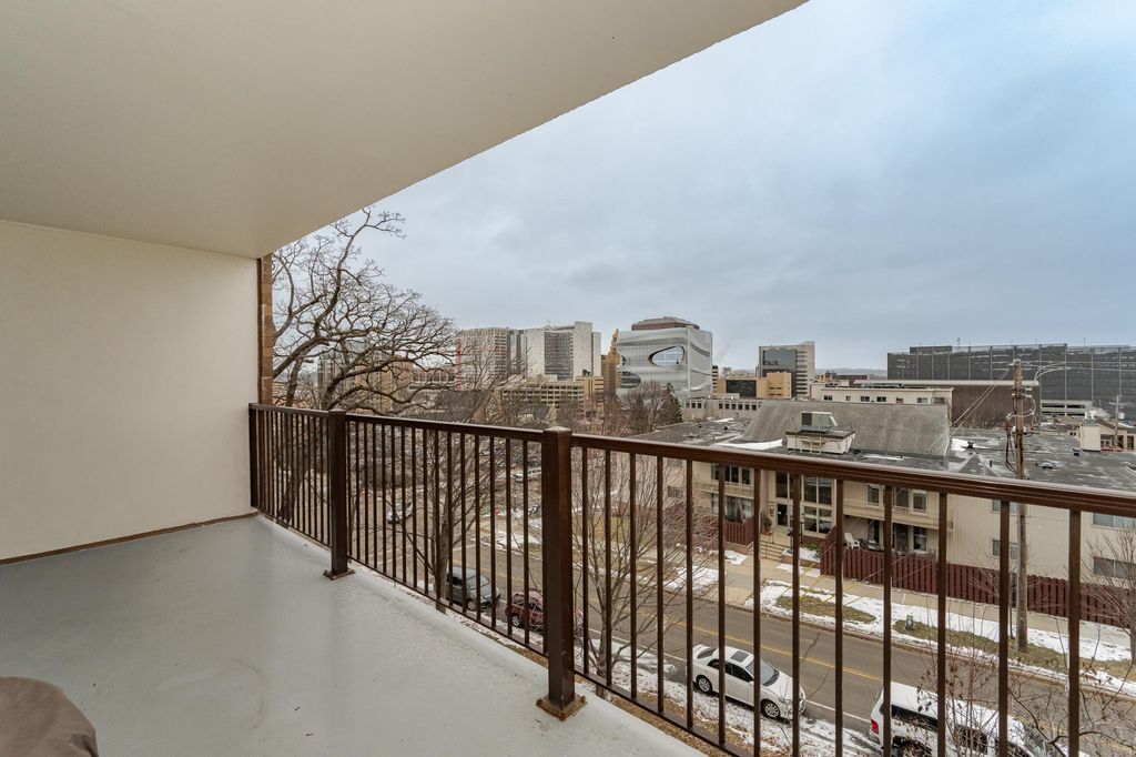 Photo of 600 4th Street SW #402, Rochester, MN 55902 (MLS # 7010738)