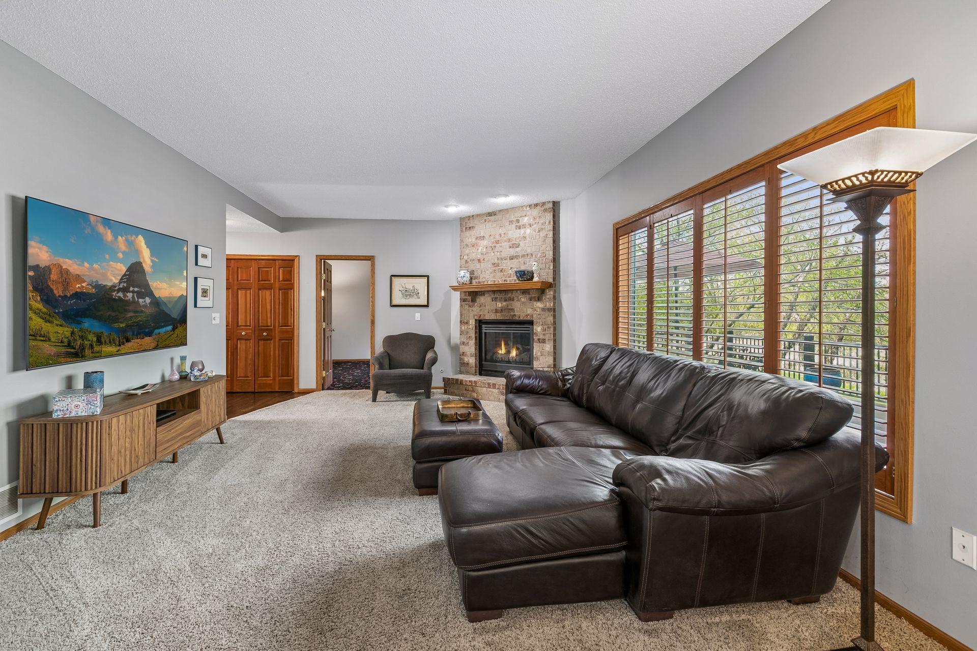 3655 Urbandale Lane N