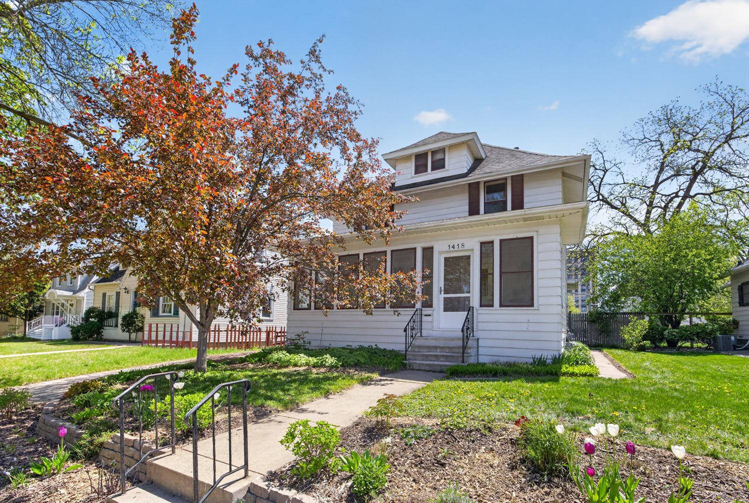 1418 Center Street W