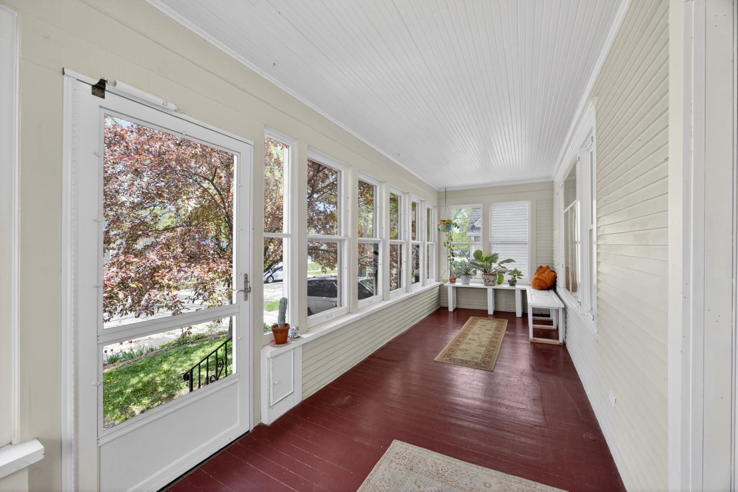 1418 Center Street W