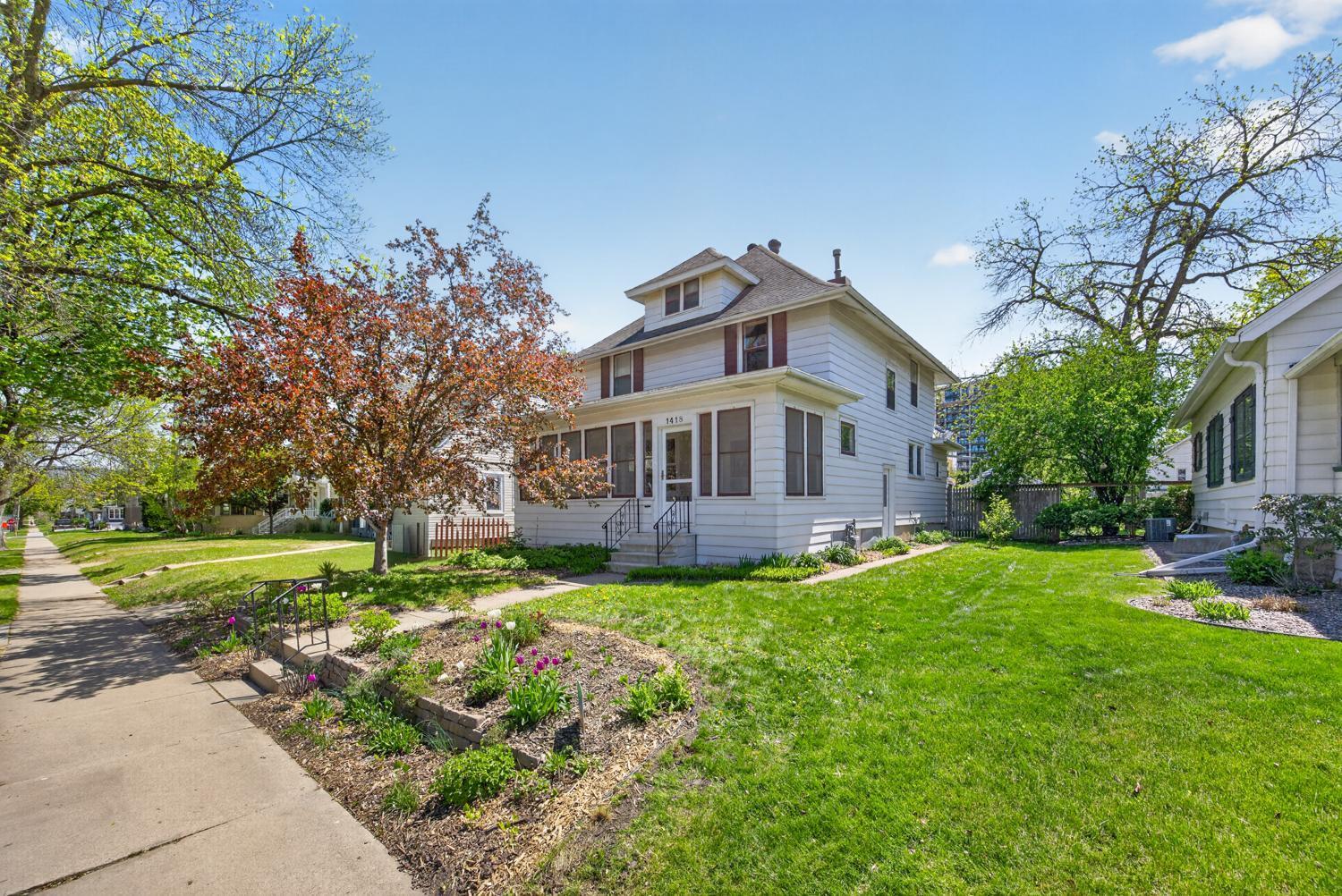 1418 Center Street W