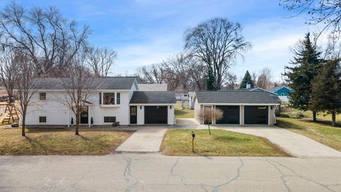 Photo of 501 W Saint Paul Street, Litchfield, MN 55355 (MLS # 7046623)