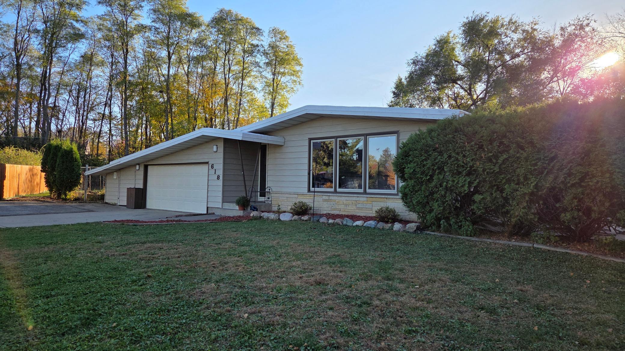 618 Toogood Court SW