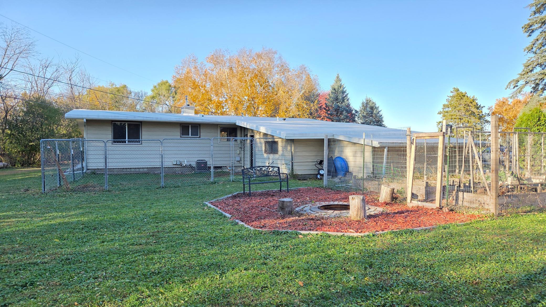 618 Toogood Court SW