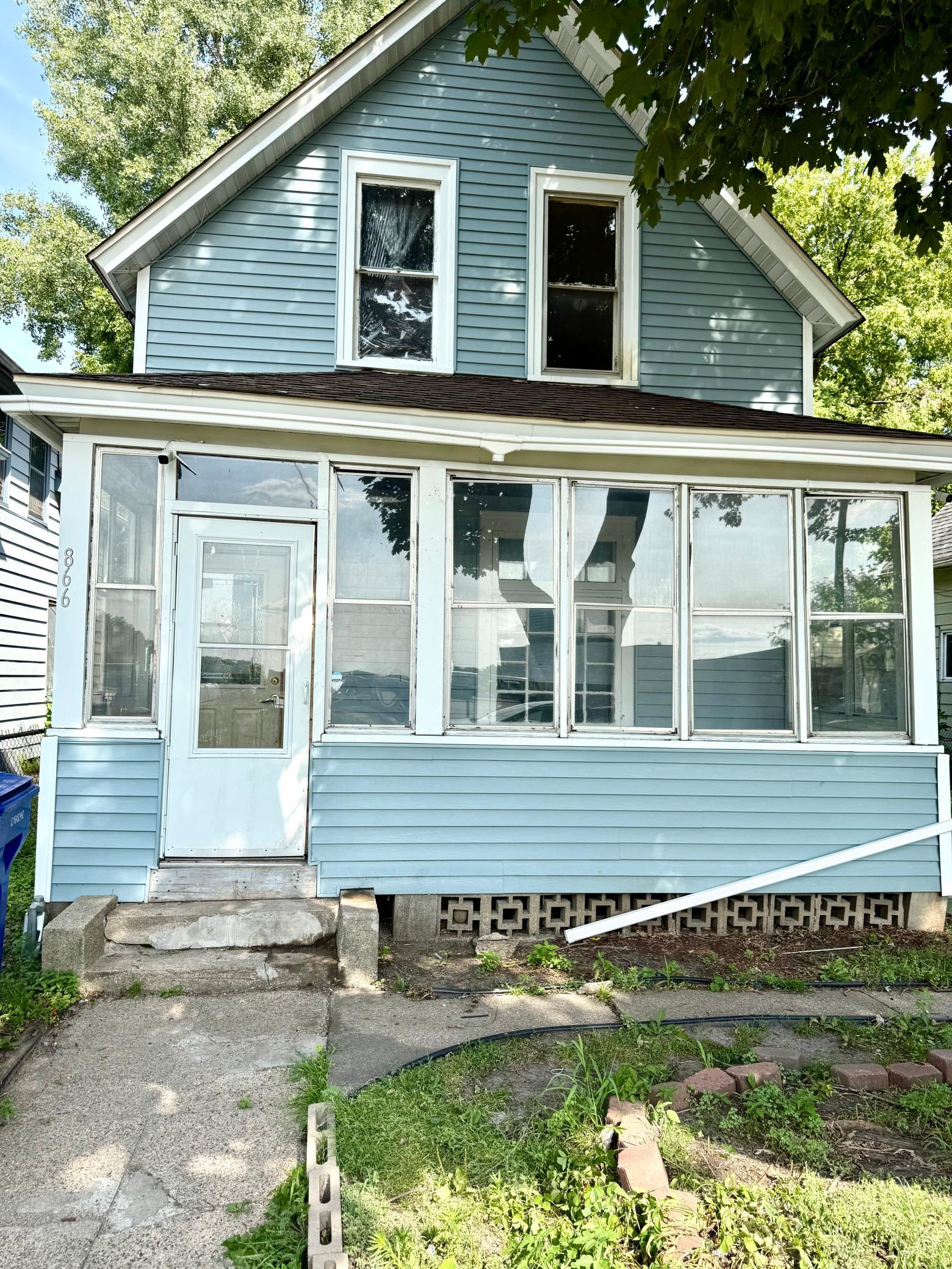 866 Duluth Street