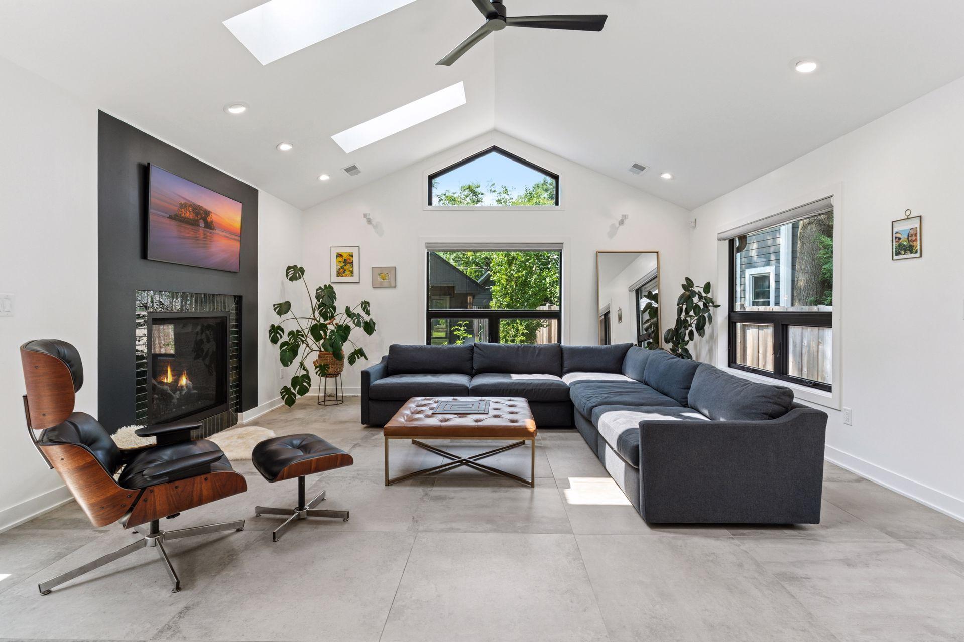2018 Sheridan Avenue S