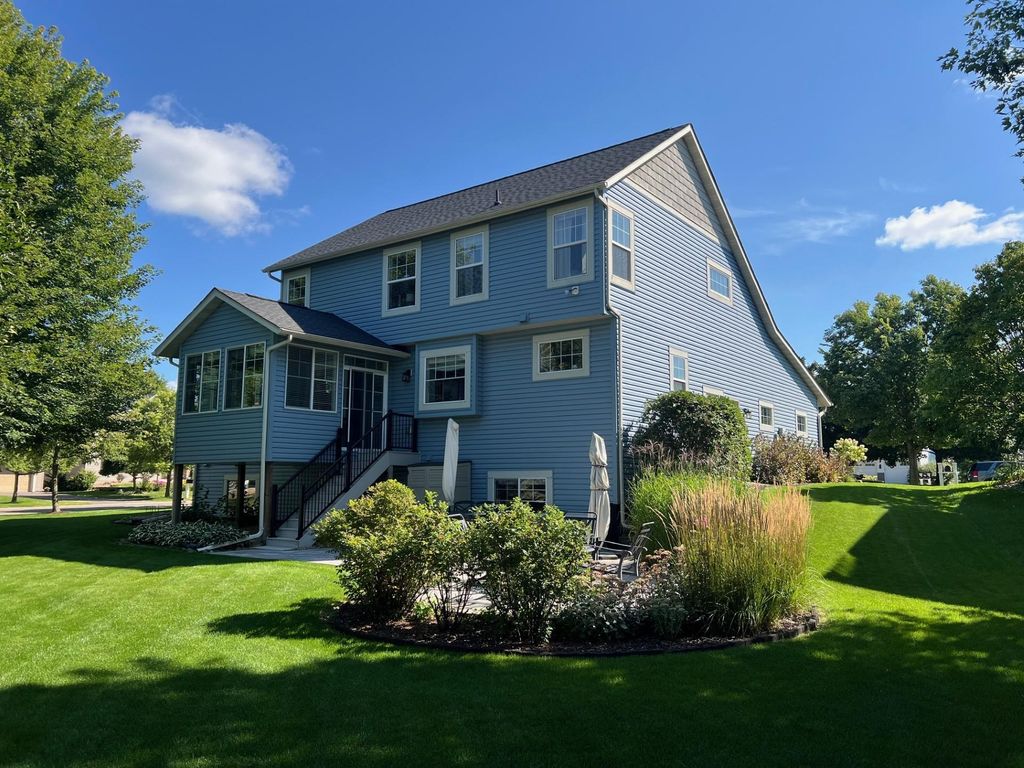 Photo of 2454 Sandstone Place, Woodbury, MN 55129 (MLS # 7042924)