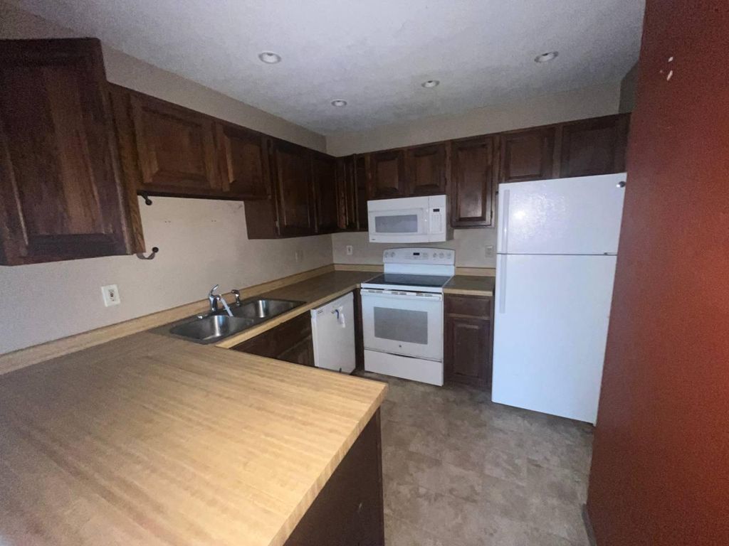 Photo of 6368 Saint Johns Drive #6368, Eden Prairie, MN 55346 (MLS # 7012850)