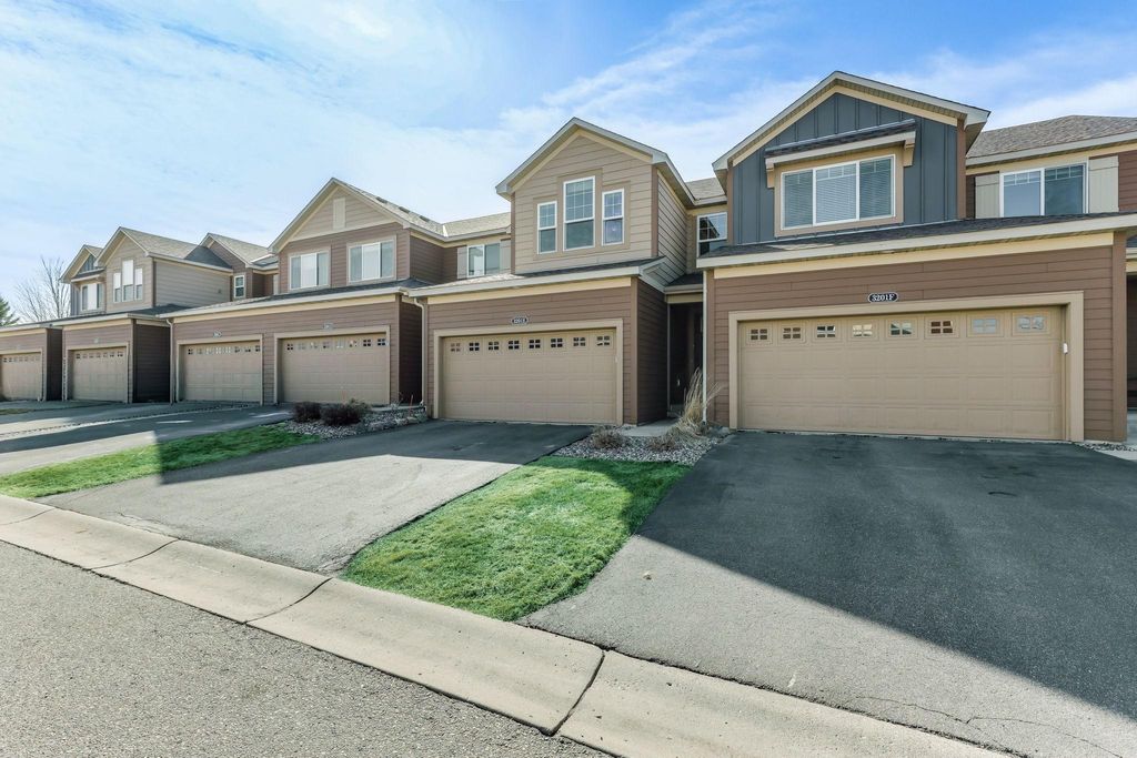 Photo of 3201 Countryside Court #E, Woodbury, MN 55129 (MLS # 7043043)