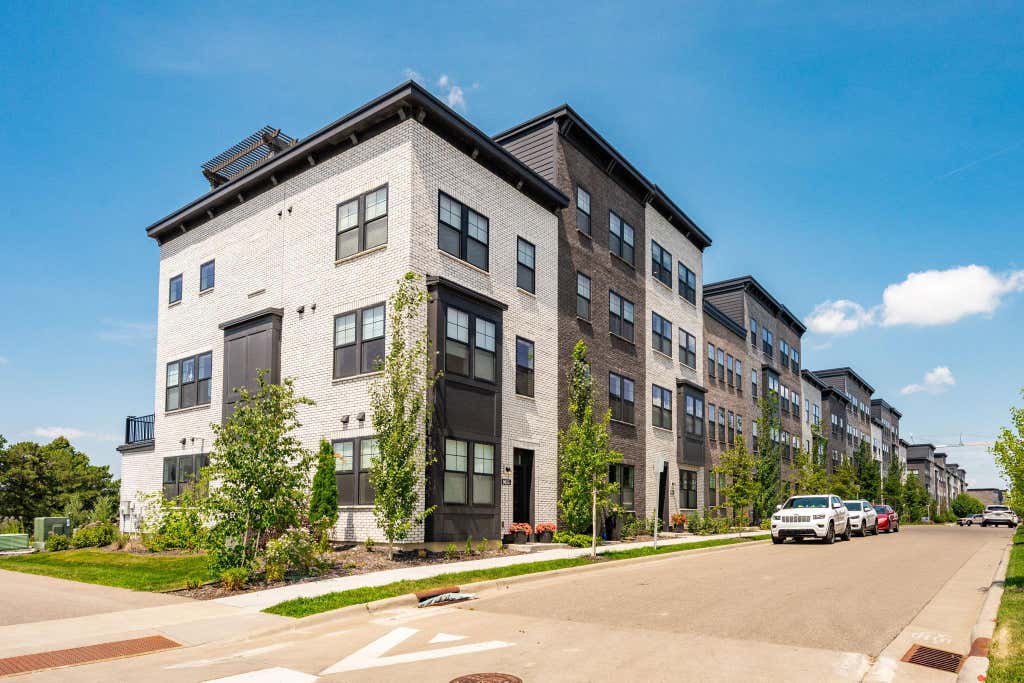 Photo of 905 Woodlawn Avenue, Saint Paul, MN 55116 (MLS # 7112810)