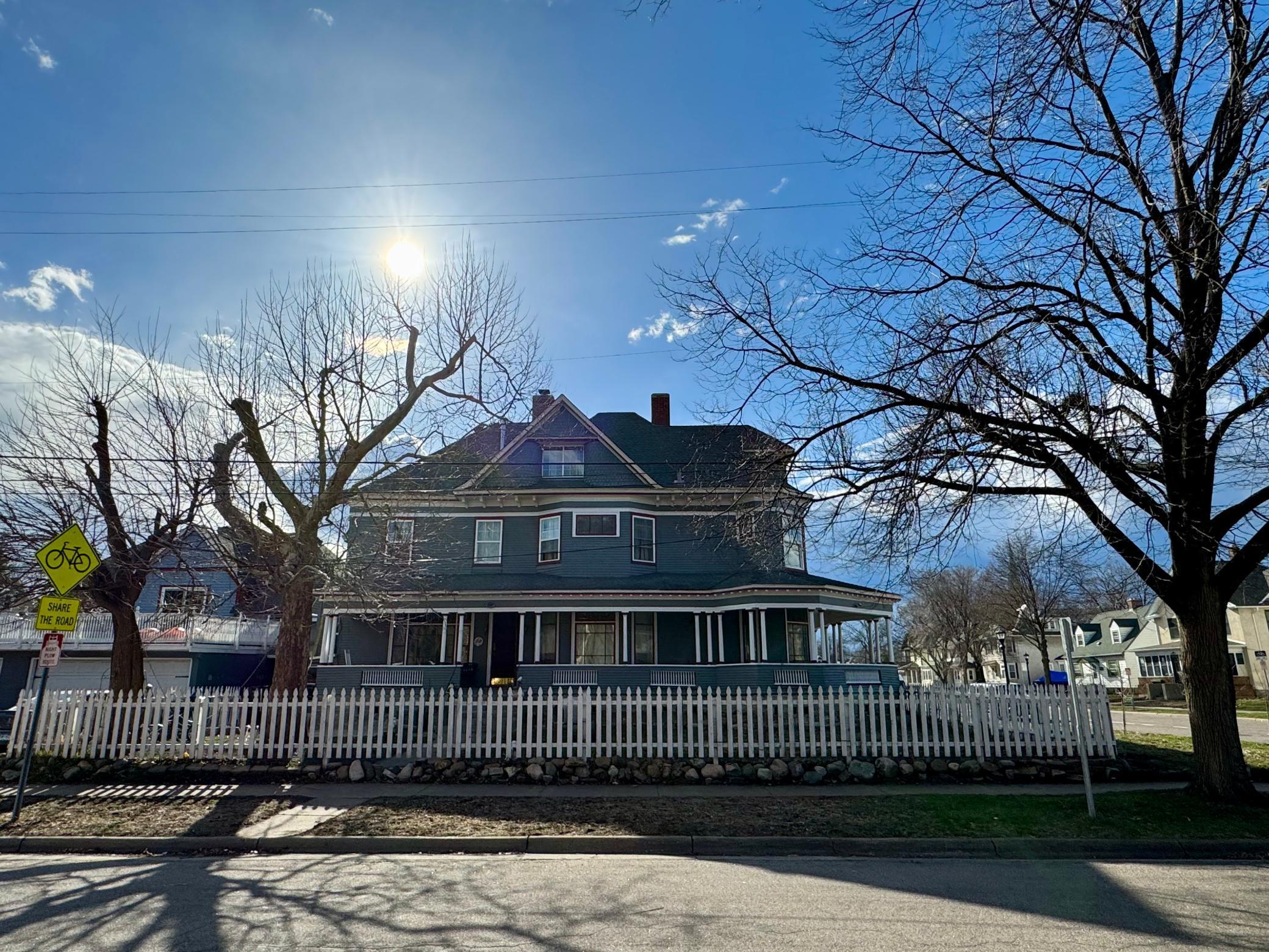 1464 Minnehaha Ave W