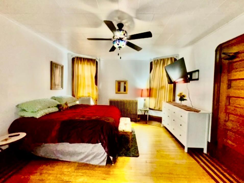 1464 Minnehaha Ave W