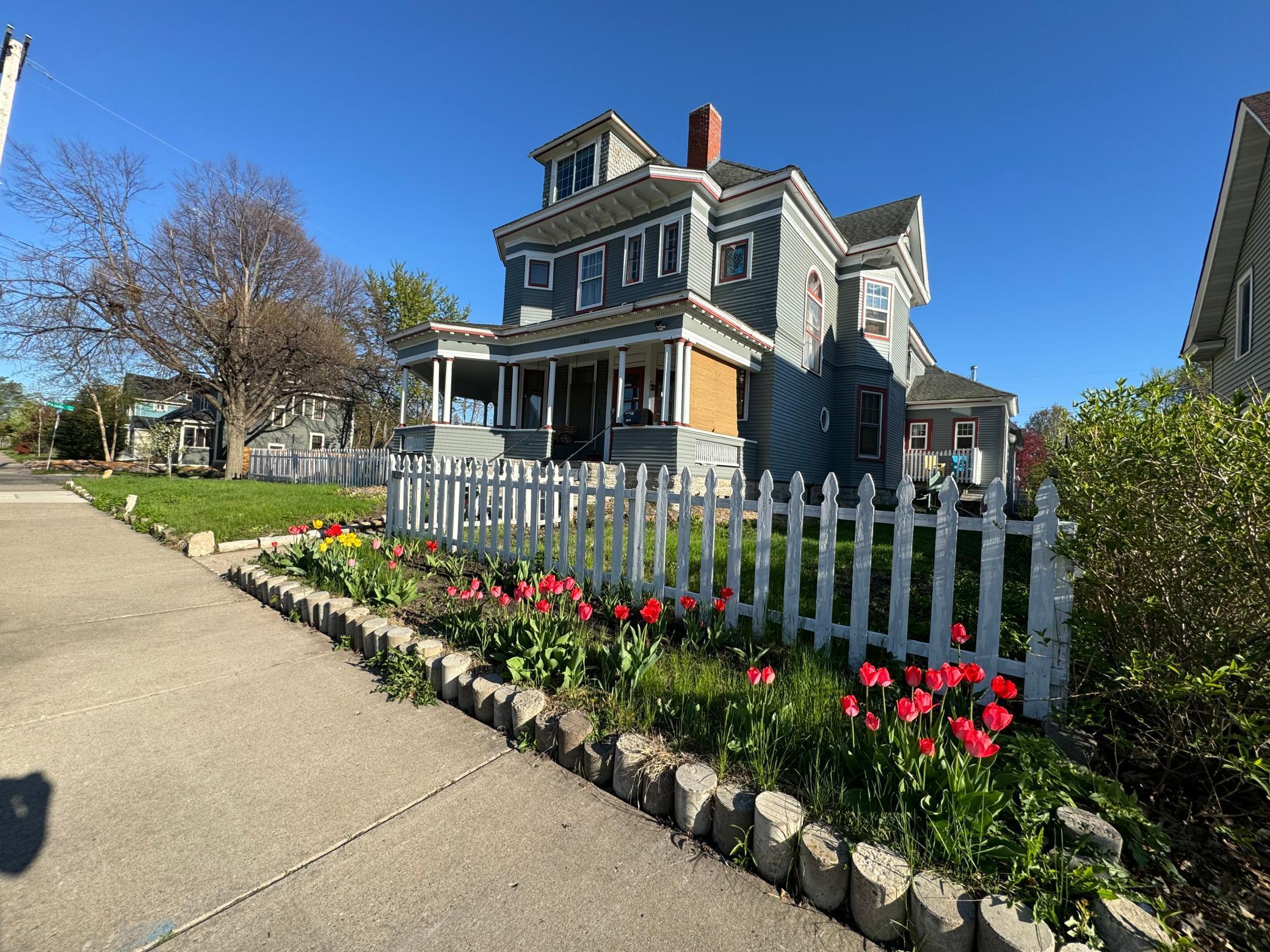 1464 Minnehaha Ave W