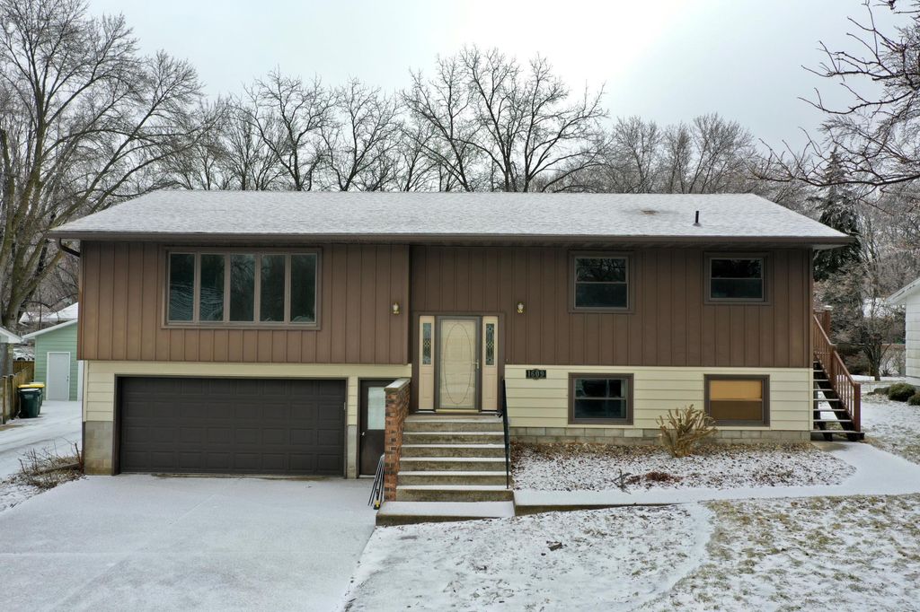 Photo of 1609 7 1/2 Street SW, Willmar, MN 56201 (MLS # 7032439)